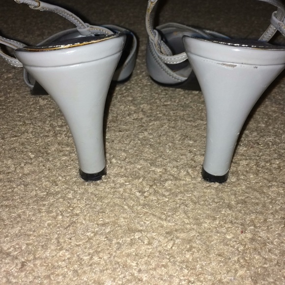 Adorable light gray heels - Picture 4 of 5
